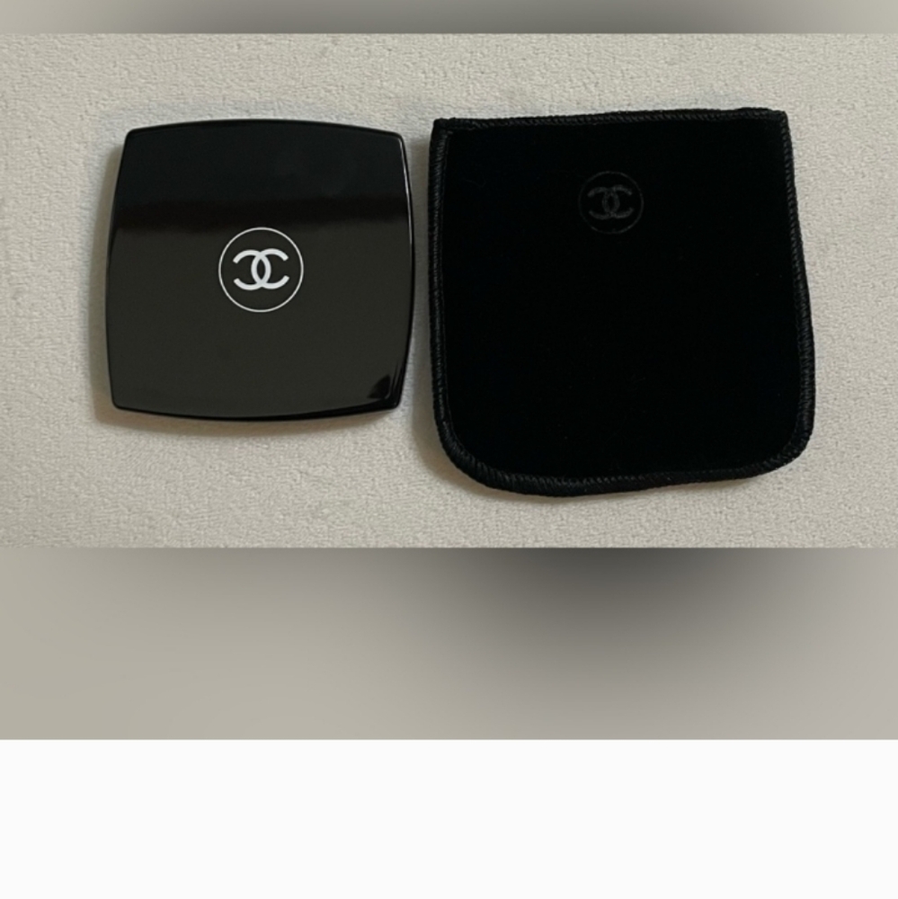 Chanel Compact Mirror - Picture 2 of 6